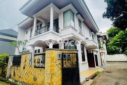 Ready to Use! Luxury House LT 299m2 Desain Elegan di Pondok Labu Ready to Use! Luxury House LT 299m2 Desain Elegan di Pondok Labu