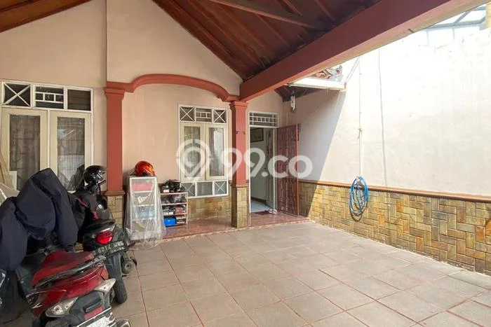 Rumah Modern Cantik 5 KT Bisa Langsung Pindah di Serpong Utara Rumah Modern Cantik 5 KT Bisa Langsung Pindah di Serpong Utara