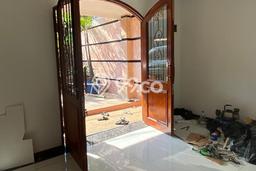DIJUAL CEPAT! Rumah Ready Stock Area Strategis , Luas 240m2m² LB 380m2m² DIJUAL CEPAT! Rumah Ready Stock Area Strategis , Luas 240m2m² LB 380m2m²