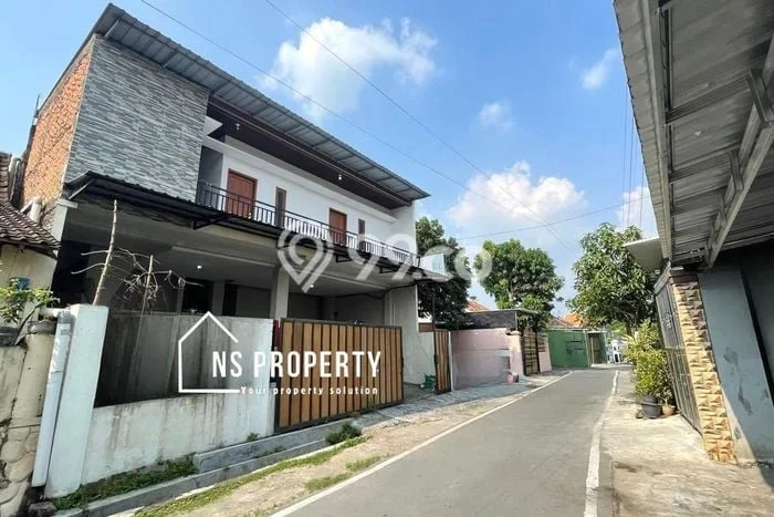 Rumah Kost untuk Dijual di Kartasura dengan 7 KT, 6 KM, Luas 325m2 Rumah Kost untuk Dijual di Kartasura dengan 7 KT, 6 KM, Luas 325m2