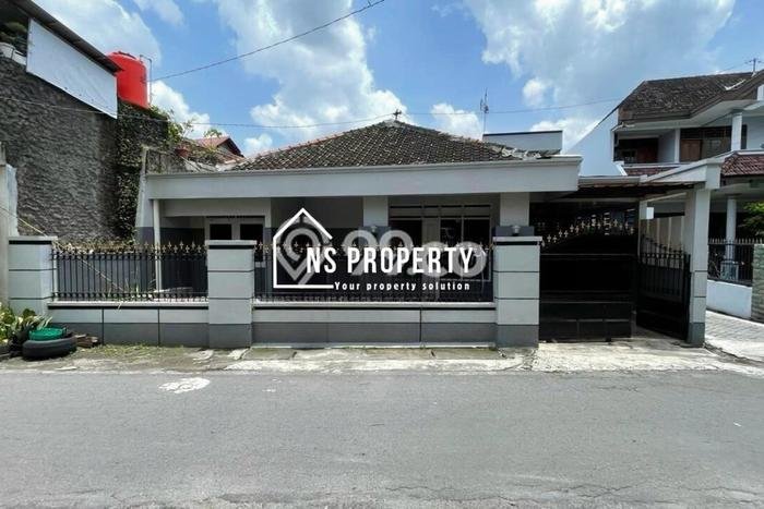 Jual Rumah Minimalis Bagus Punya 4 KT di Laweyan Solo SHM Jual Rumah Minimalis Bagus Punya 4 KT di Laweyan Solo SHM