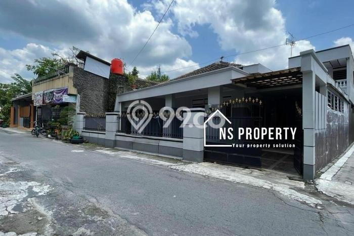 Jual Rumah Minimalis Bagus Punya 4 KT di Laweyan Solo SHM Jual Rumah Minimalis Bagus Punya 4 KT di Laweyan Solo SHM