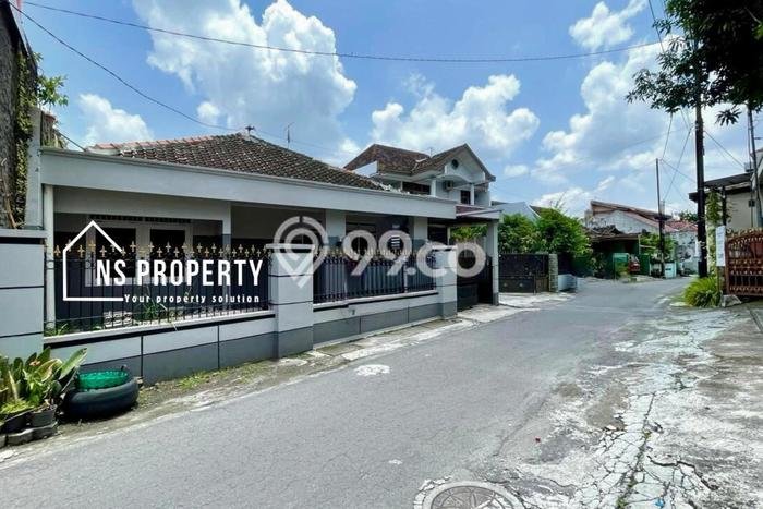 Jual Rumah Minimalis Bagus Punya 4 KT di Laweyan Solo SHM Jual Rumah Minimalis Bagus Punya 4 KT di Laweyan Solo SHM
