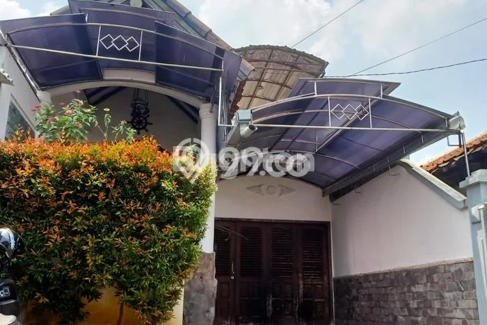 For Sale! Premium House LT 267m2 Desain Elegan di Karang Rejo For Sale! Premium House LT 267m2 Desain Elegan di Karang Rejo