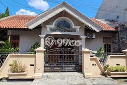 HARGA SPECIAL! Rumah Asri di Slamet Riyadi, Surakarta, LT 129m2m² Bangunan 123m2m² Bisa Nego! HARGA SPECIAL! Rumah Asri di Slamet Riyadi, Surakarta, LT 129m2m² Bangunan 123m2m² Bisa Nego!