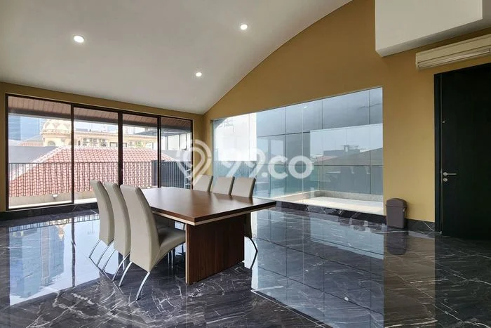Sewa Rumah Strategis di Pantai Indah Kapuk LT 450m2 / LB 1200m2 Siap Huni Sewa Rumah Strategis di Pantai Indah Kapuk LT 450m2 / LB 1200m2 Siap Huni