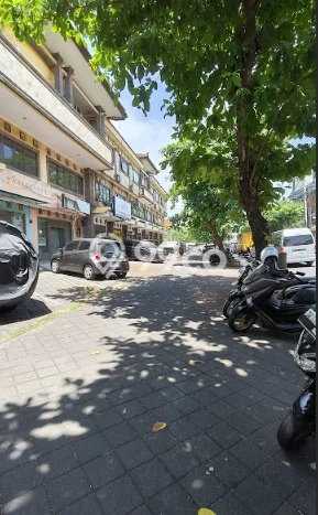 Area Ramai! Ruko Dijual di Kuta untuk Bisnis Luas Bangunan 140m2 Area Ramai! Ruko Dijual di Kuta untuk Bisnis Luas Bangunan 140m2