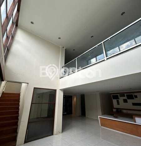 Ready to Use! Luxury House LT 217m2 Desain Elegan di Seminyak Ready to Use! Luxury House LT 217m2 Desain Elegan di Seminyak