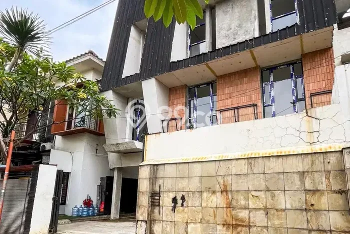 Kost Dijual Lokasi Pasar Minggu, Jakarta Selatan, 31 KT, 32 KM, 1000m2 Kost Dijual Lokasi Pasar Minggu, Jakarta Selatan, 31 KT, 32 KM, 1000m2