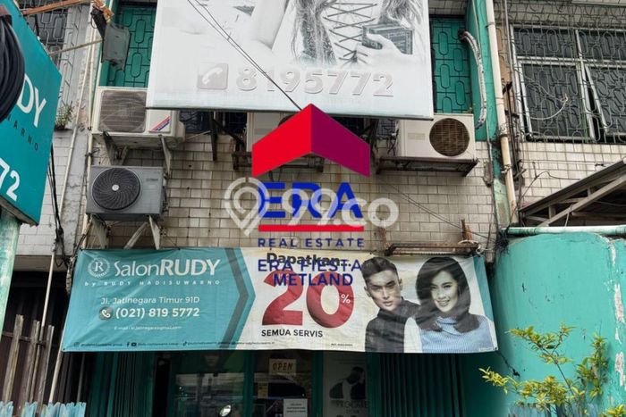 Area Ramai! Ruko Dijual di Jatinegara untuk Bisnis Luas Bangunan 128m2 Area Ramai! Ruko Dijual di Jatinegara untuk Bisnis Luas Bangunan 128m2