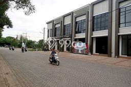 Unit Ruko disewakan di Karawaci Tangerang dengan LT 45m2 / LB 83m2 Unit Ruko disewakan di Karawaci Tangerang dengan LT 45m2 / LB 83m2