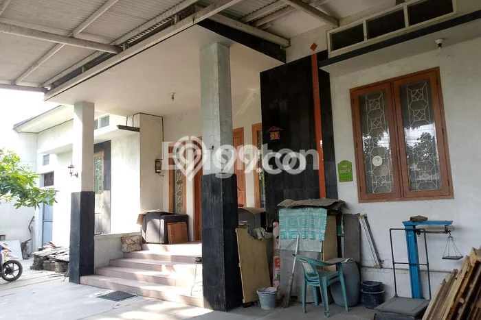 Rumah Mewah LB 250m2 Siap Huni Desain Elegan di Muktiharjo, Semarang Rumah Mewah LB 250m2 Siap Huni Desain Elegan di Muktiharjo, Semarang