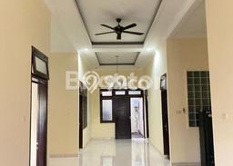 Hunian Elit LB 180m2 Siap Pakai Desain Elegan di Indraprasta, Semarang Hunian Elit LB 180m2 Siap Pakai Desain Elegan di Indraprasta, Semarang