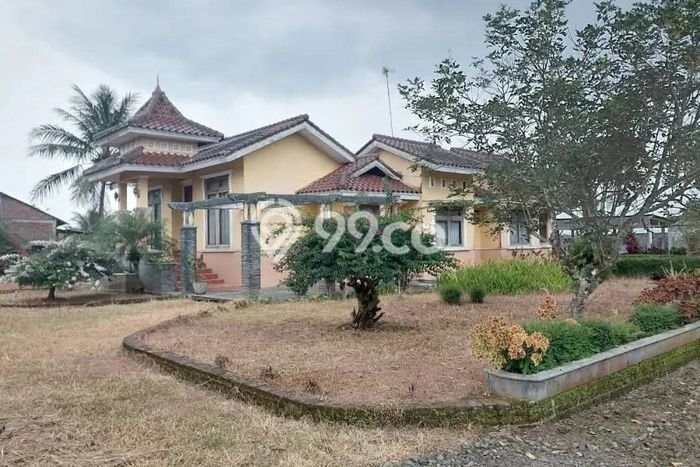 Siap Huni Rumah Mewah 8 Kamar di Bandongan Dekat ke Mana Saja Siap Huni Rumah Mewah 8 Kamar di Bandongan Dekat ke Mana Saja