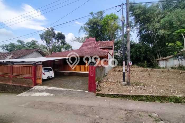 Dijual Cepat Rumah Favorit Siap Huni LB 250m2 di Bandongan, Magelang Dijual Cepat Rumah Favorit Siap Huni LB 250m2 di Bandongan, Magelang