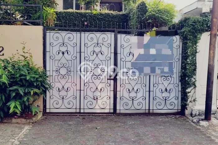 Hunian Strategis Dikontrakkan 8 Kamar di Menteng Bisa Nego Hunian Strategis Dikontrakkan 8 Kamar di Menteng Bisa Nego