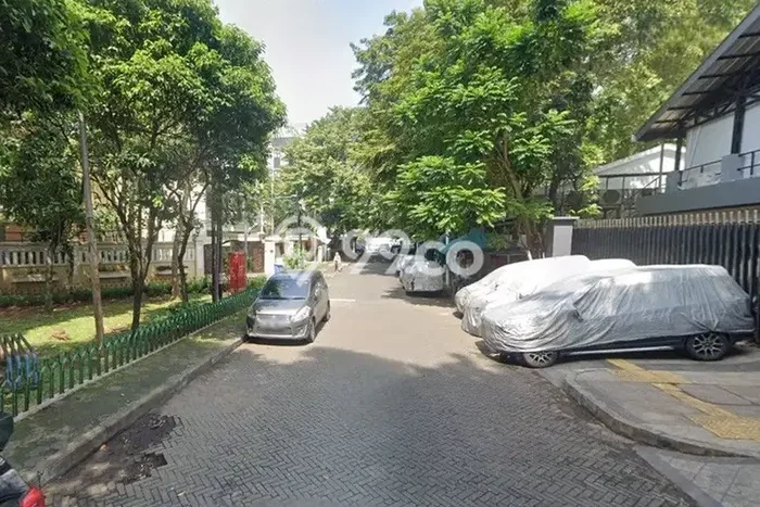 Hunian Eksklusif Siap Huni LT 656m2 di Menteng, Jakarta Pusat Hunian Eksklusif Siap Huni LT 656m2 di Menteng, Jakarta Pusat