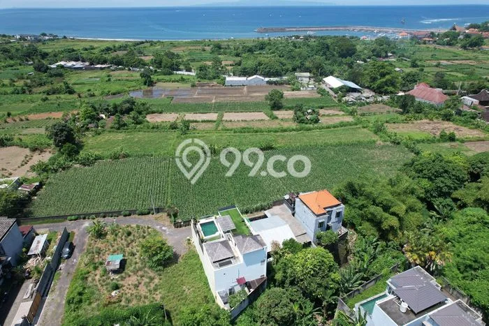 Vila Kawasan , Luas 200m2m², Posisi Strategis Vila Kawasan , Luas 200m2m², Posisi Strategis