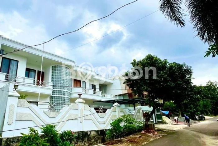 Disewakan! Rumah 6 Kamar Tidur &
5 Kamar Mandi di Meruya, Jakarta Barat Disewakan! Rumah 6 Kamar Tidur &
5 Kamar Mandi di Meruya, Jakarta Barat