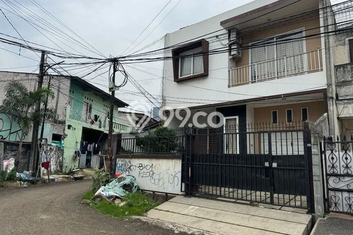 Rumah sewa siap huni 4 KT di Green garden, Jakarta Barat Rumah sewa siap huni 4 KT di Green garden, Jakarta Barat
