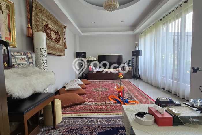 For Sale! Luxury House LT 300m2 Desain Elegan di BSD For Sale! Luxury House LT 300m2 Desain Elegan di BSD