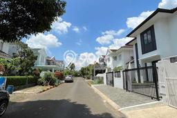 Hunian Mewah LB 306m2 Siap Pakai Desain Elegan di BSD City, Tangerang Hunian Mewah LB 306m2 Siap Pakai Desain Elegan di BSD City, Tangerang