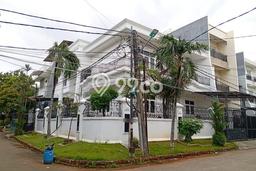Rumah Elit LB 408m2 Siap Huni Desain Elegan di Muara Karang, Jakarta Utara Rumah Elit LB 408m2 Siap Huni Desain Elegan di Muara Karang, Jakarta Utara