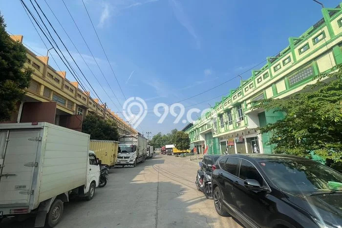 LOKASI STRATEGIS! Gudang Kawasan Alang Alang Lebar, Luas 561m2m², Area Komersial, Jalan Utama LOKASI STRATEGIS! Gudang Kawasan Alang Alang Lebar, Luas 561m2m², Area Komersial, Jalan Utama