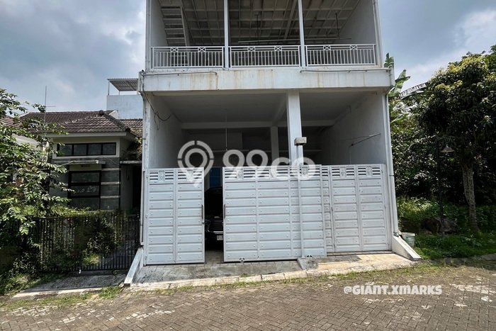 Rumah Modern 4 Kamar LT 105m2 di Malang Kota Rumah Modern 4 Kamar LT 105m2 di Malang Kota