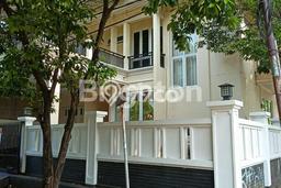 Jual Rumah Mewah Elegan Dengan View Eksklusif di Jatiwarna, Bekasi Jual Rumah Mewah Elegan Dengan View Eksklusif di Jatiwarna, Bekasi