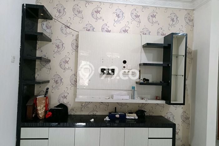 Disewakan! Rumah 3 Kamar Tidur &
3 Kamar Mandi di Cengkareng Barat, Jakarta Barat Disewakan! Rumah 3 Kamar Tidur &
3 Kamar Mandi di Cengkareng Barat, Jakarta Barat