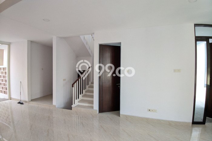 Rumah Tenang di Wiyung, 4 KM, Luas 128m2m² LB 150m2m² Rumah Tenang di Wiyung, 4 KM, Luas 128m2m² LB 150m2m²