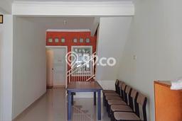 Jual Cepat Rumah dengan 5 Kamar Tidur dan 3 Kamar Mandi di Kawasan Rungkut, Surabaya Jual Cepat Rumah dengan 5 Kamar Tidur dan 3 Kamar Mandi di Kawasan Rungkut, Surabaya