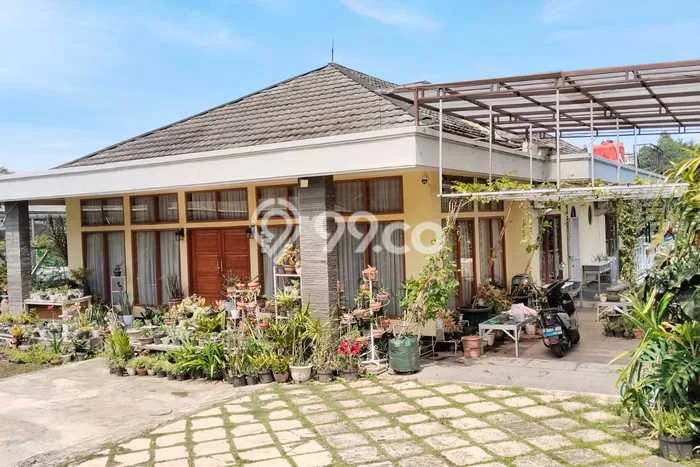 Rumah Elit Modern Siap Huni di Ciumbuleuit Bandung Rumah Elit Modern Siap Huni di Ciumbuleuit Bandung