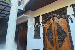 Dijual Cepat Rumah Bagus Siap Huni LB 200m2 di Banjarsari, Solo Dijual Cepat Rumah Bagus Siap Huni LB 200m2 di Banjarsari, Solo