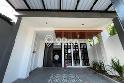 LISTING BARU! Rumah Strategis di Boyolali Kota, Luas 180m2m² LB 350m2m² LISTING BARU! Rumah Strategis di Boyolali Kota, Luas 180m2m² LB 350m2m²