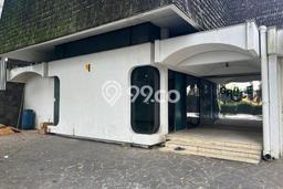 Rumah Tenang di Ciumbuleuit, 3 KT, LT 720m² Bangunan 450m² Rumah Tenang di Ciumbuleuit, 3 KT, LT 720m² Bangunan 450m²