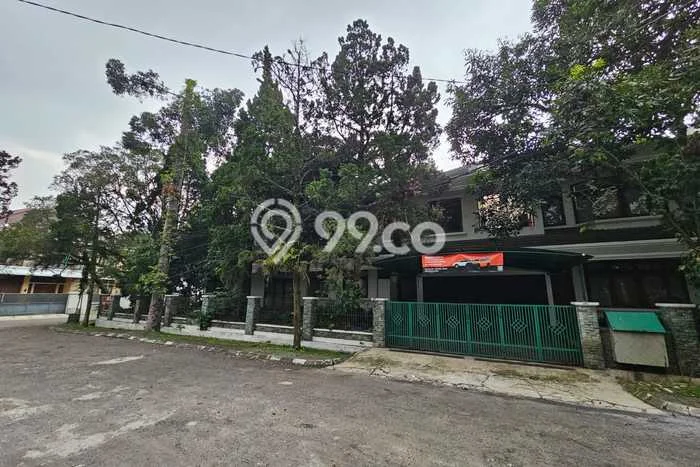 Rumah Mewah LB 400m2 Siap Huni Desain Elegan di Dago, Bandung Rumah Mewah LB 400m2 Siap Huni Desain Elegan di Dago, Bandung