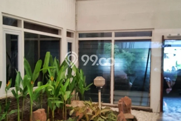 Disewakan Rumah Bagus di Menteng Harga Rp 1,1 Miliar/ Tahun Disewakan Rumah Bagus di Menteng Harga Rp 1,1 Miliar/ Tahun