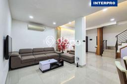 Jual Rumah Luas Elegan Dengan View Eksklusif di Duri Kepa, Jakarta Barat Jual Rumah Luas Elegan Dengan View Eksklusif di Duri Kepa, Jakarta Barat