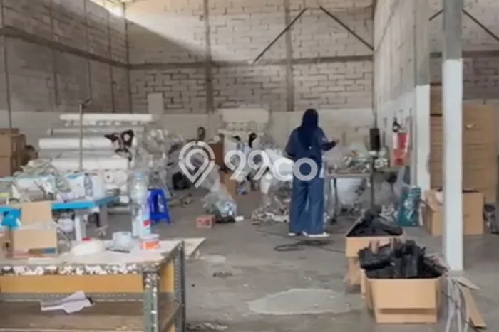 Gudang Disewa di Bogor dengan LB 450m2 Area Komersial Ramai Gudang Disewa di Bogor dengan LB 450m2 Area Komersial Ramai