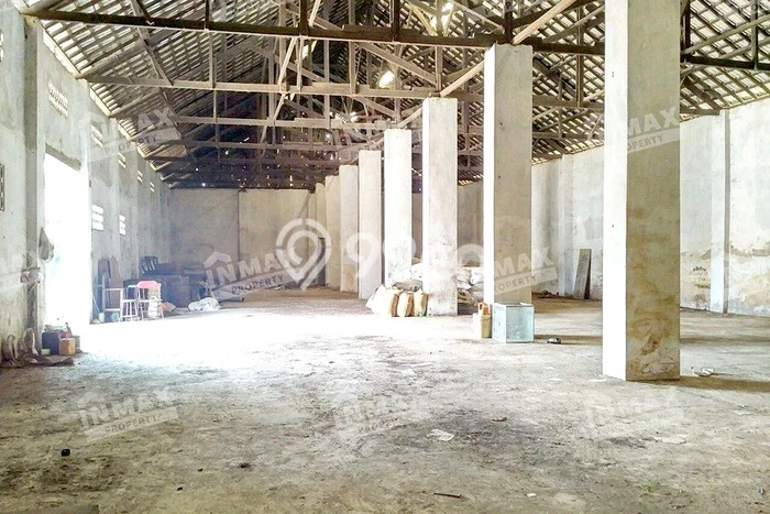Gudang Komersial Dijual di Pakisaji Malang LT 3580m2 & LB 900m2 Gudang Komersial Dijual di Pakisaji Malang LT 3580m2 & LB 900m2