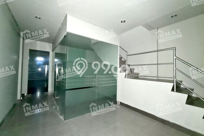 Unit Ruko Disewa Lokasi Blimbing, Malang Spesifikasi Luas Bangunan 240m2 Unit Ruko Disewa Lokasi Blimbing, Malang Spesifikasi Luas Bangunan 240m2