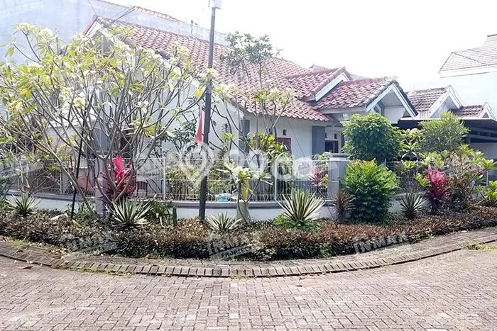 Rumah Sewa Malang LT 240m2 LB 100m2 Kawasan Araya Rumah Sewa Malang LT 240m2 LB 100m2 Kawasan Araya