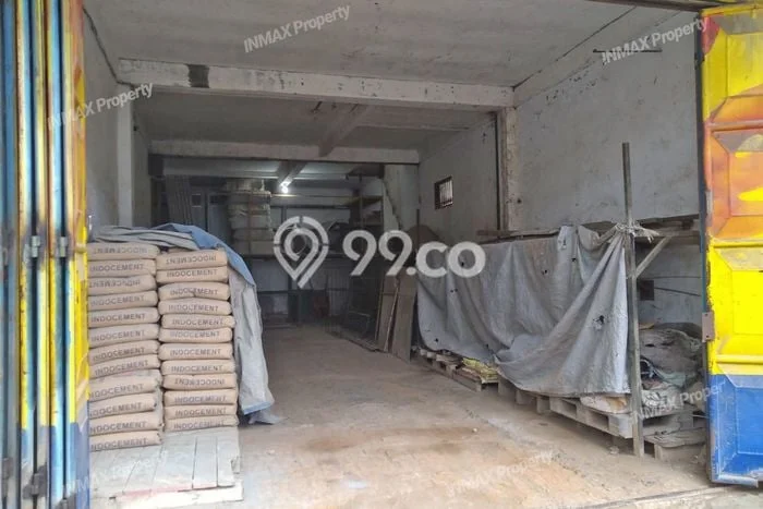 Lokasi terbaik! Rumah siap pakai disewakan di Pakis LB 400m2 Lokasi terbaik! Rumah siap pakai disewakan di Pakis LB 400m2