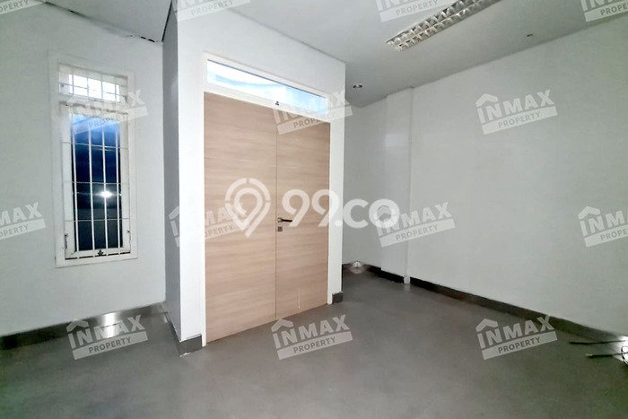 Unit Ruko Disewa Lokasi Blimbing, Malang Spesifikasi Luas Bangunan 240m2 Unit Ruko Disewa Lokasi Blimbing, Malang Spesifikasi Luas Bangunan 240m2