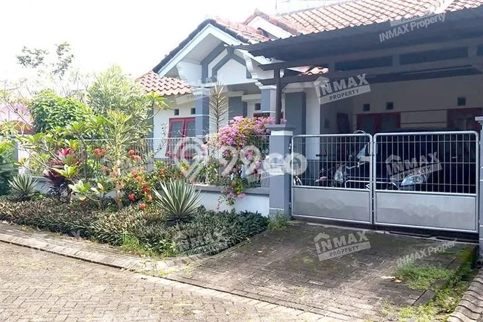 Rumah Sewa Malang LT 240m2 LB 100m2 Kawasan Araya Rumah Sewa Malang LT 240m2 LB 100m2 Kawasan Araya