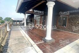 Rumah Strategis Modern Lb 506m2 di Singosari, Malang Rumah Strategis Modern Lb 506m2 di Singosari, Malang