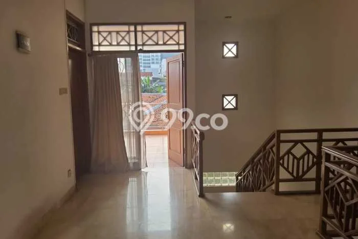 For Sale! Premium House LT 180m2 Desain Elegan di Warung Buncit For Sale! Premium House LT 180m2 Desain Elegan di Warung Buncit