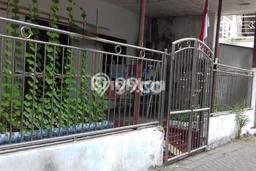 For Sale Rumah 4 Kamar Lokasi Ideal Nyaman dan Strategis di Taman For Sale Rumah 4 Kamar Lokasi Ideal Nyaman dan Strategis di Taman